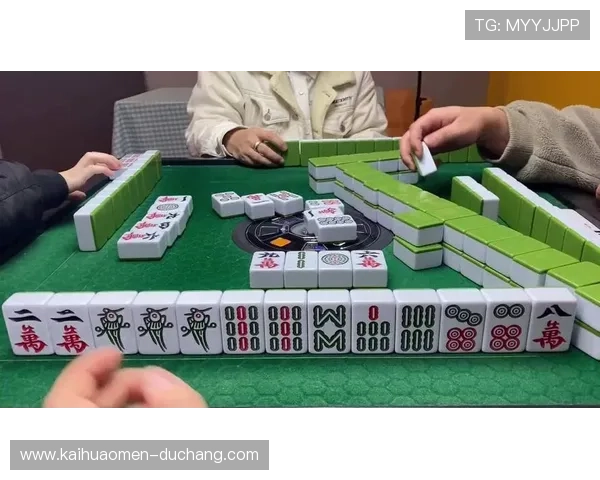 下载真人麻将体验地道真实的棋牌娱乐感受让你的休闲时光更加精彩的真人麻将游戏下载推荐 下载真人麻将体验地道真实的棋牌娱乐感受让你的休闲时光更加精彩的真人麻将游戏下载推荐